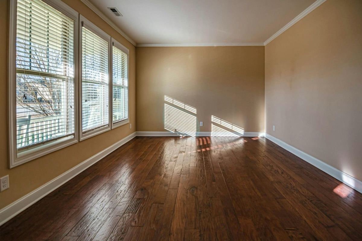 The room as photographed, empty